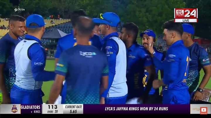 Supun_Tharaka_1's tweet photo. ලකුනු 138 ක ඉලක්කය
ආරක්ෂා කරමින් ගියවර ශූර ජැෆ්නා කිංග්ස්
කණ්ඩායම ජයග්රහණයකින් තරගාවලිය ආරම්භ කරනවා..❤️🔥
#LPL2022 #JKvsGG #ST_18 #CricketTwitter https://t.co/52d8xHX36O
