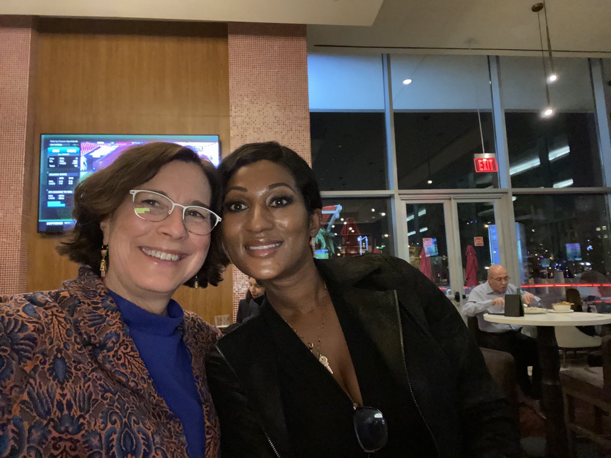 cormerod's tweet photo. No one sees possibilities more clearly than the visionary ⁦@Maimah⁩ 
So excited to spend time ideating on how to move conversations wayyyy beyond where we are today in #breastcancer.#tigerlilycares #livingbeyondBC #sabcs22 #bcsm https://t.co/qyWYsNI0MA