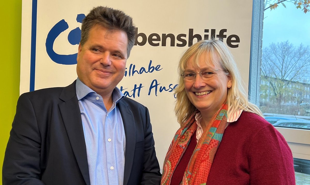 Bundesvereinigung Lebenshilfe (@lebenshilfebv) on Twitter photo Und wir freuen uns sehr, den <a href="/BBMB_bund/">Behindertenbeauftragter der Bundesregierung</a> Jürgen Dusel in unserer Konferenzetage in Berlin begrüßen zu dürfen. Hier im Bild mit Prof. Dr. Jeanne Nicklas-Faust, Bundesgeschäftsführerin der #Lebenshilfe. Und wir freuen uns sehr, den <a href="/BBMB_bund/">Behindertenbeauftragter der Bundesregierung</a> Jürgen Dusel in unserer Konferenzetage in Berlin begrüßen zu dürfen. Hier im Bild mit Prof. Dr. Jeanne Nicklas-Faust, Bundesgeschäftsführerin der #Lebenshilfe.