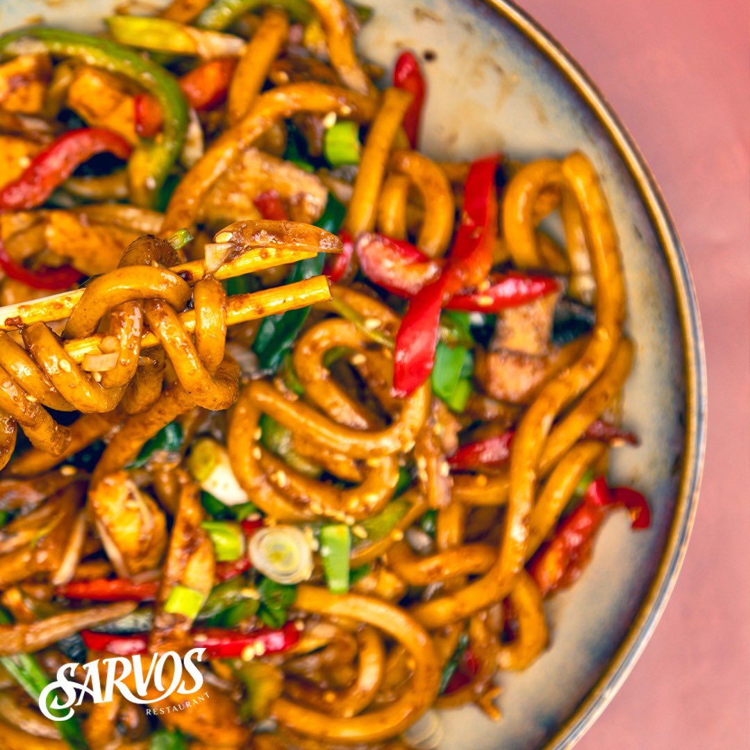 Şeflerimizin özenle hazırladığı sebzenin lezzetini alacağınız sebzeli erişteyi mutlaka denemelisiniz🍜

#sarvosrestaurant #sarvos #turkey #ıstanbul #basaksehir #restaurant #professionel #chef #recipe #sushi #dünyamutfagı #lezzet #californiaroll #food #dinner #gourmet #seafood