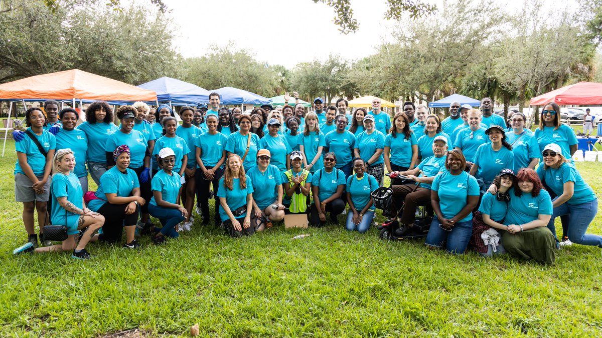 BrowardCollege's tweet photo. On December 3, 68 Broward College faculty, staff, alumni, and members of their families participated in the #BCCares - Partnership with Action for Literacy and the City of Fort Lauderdale (@FTLCityNews)  volunteer event. (1/2) https://t.co/JLuvUlRxUx