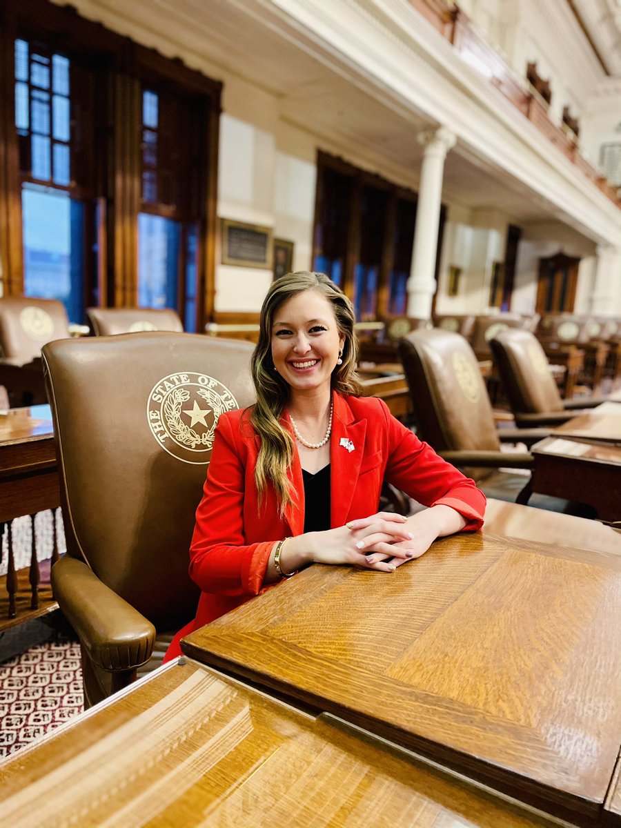 CarolineForTX's tweet photo. In the 88th #txlege, I will advocate for House District 52 from desk 78. 
Rep. now @SenBryanHughes , my mentor and friend, had this desk his entire time of service in the House. 
I am so thankful and honored to serve #Wilco from a desk that means so much. https://t.co/Si8zaSS9Yy