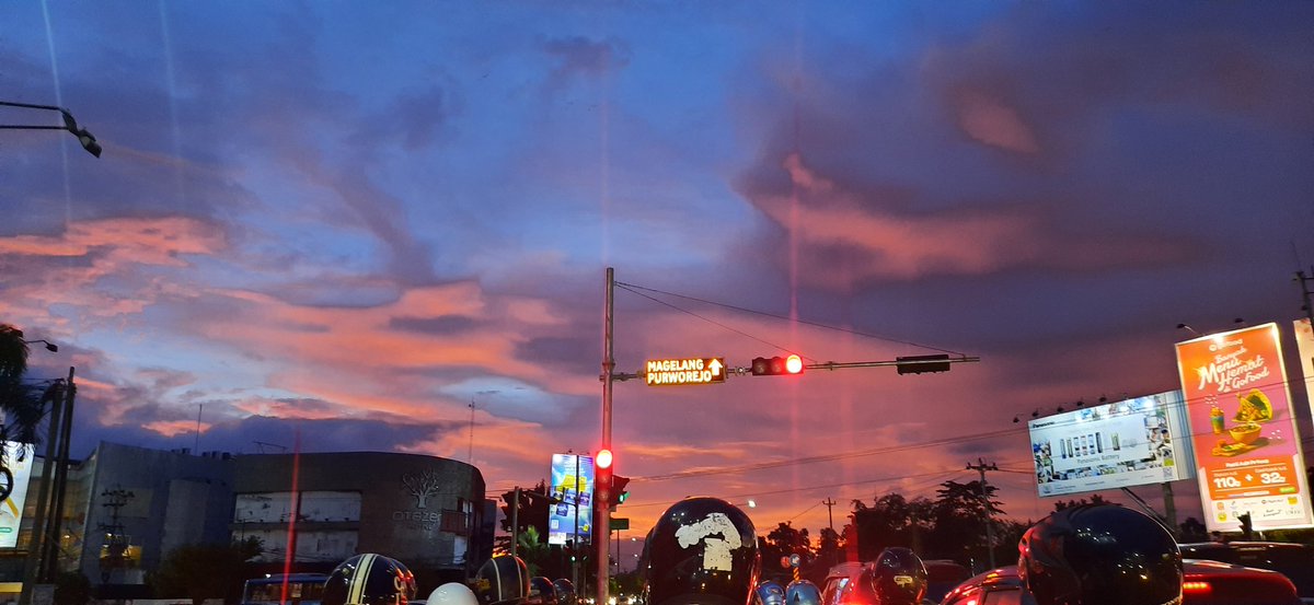 deeesoy's tweet photo. @nikkoilham Langit Jogja yg selalu aku kagumi setiap harinya🧡🧡 https://t.co/W6LgGfaf8F