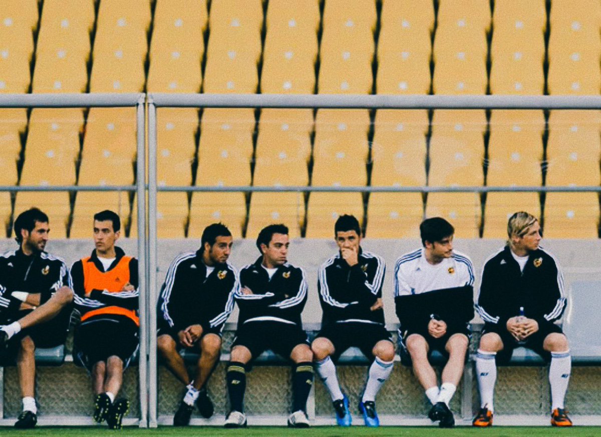 Si gana España, sortearé un Play Station 5 entre los usuarios que le den RT y comenten este tweet.