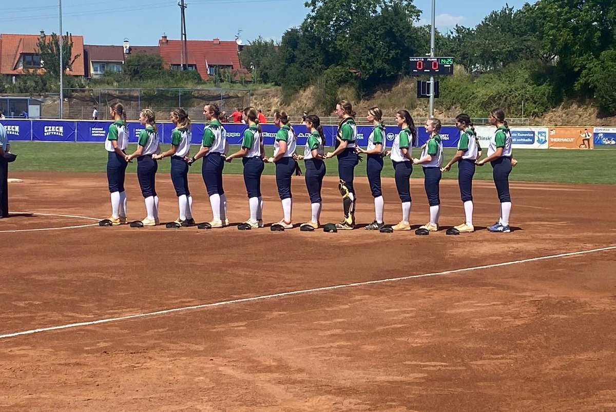 IrishFPSoftball's tweet image. More than ever before, we stand shoulder to shoulder to answer Ireland's call. #webleedgreen 🇮🇪☘️