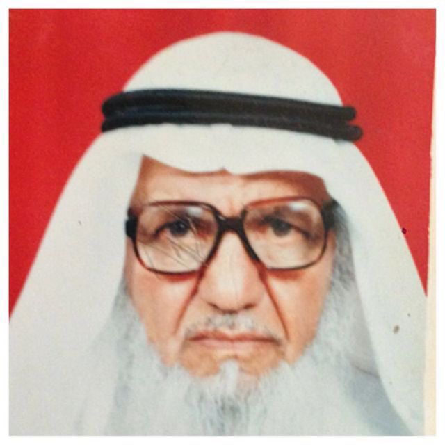 ArabFamily_sa's tweet photo. #من_أعلام_آل_عرب
الشيخ محمد بن عمر بن محمد عرب ( رحمه الله ) أحد وجهاء الطائف الكبار وتجّارها ، ولد سنة 1334هـ ، كان مسؤولا عن القصور الملكية ، وله حضور في جميع المناسبات الدينية والوطنية ، وجهود في إصلاح ذات البين  ، توفي 1418هـ  في جنازة مهيبة
من أبنائه : ط��ال، طلعت، طارق، سعود https://t.co/02gwtAMhDm