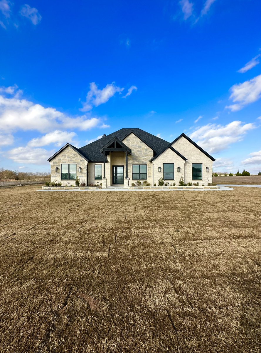 benwegmann's tweet photo. Brand new living on 2 acres for $639,000 😮‍💨 https://t.co/7BVkGxGZfM
