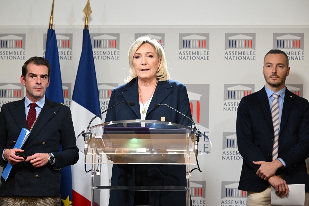 🔴 EN DIRECT 
Possibles coupures d'électricité en janvier: Marine Le Pen dénonce "une extraordinaire régression de notre pays" bfmtv.com/politique/parl…