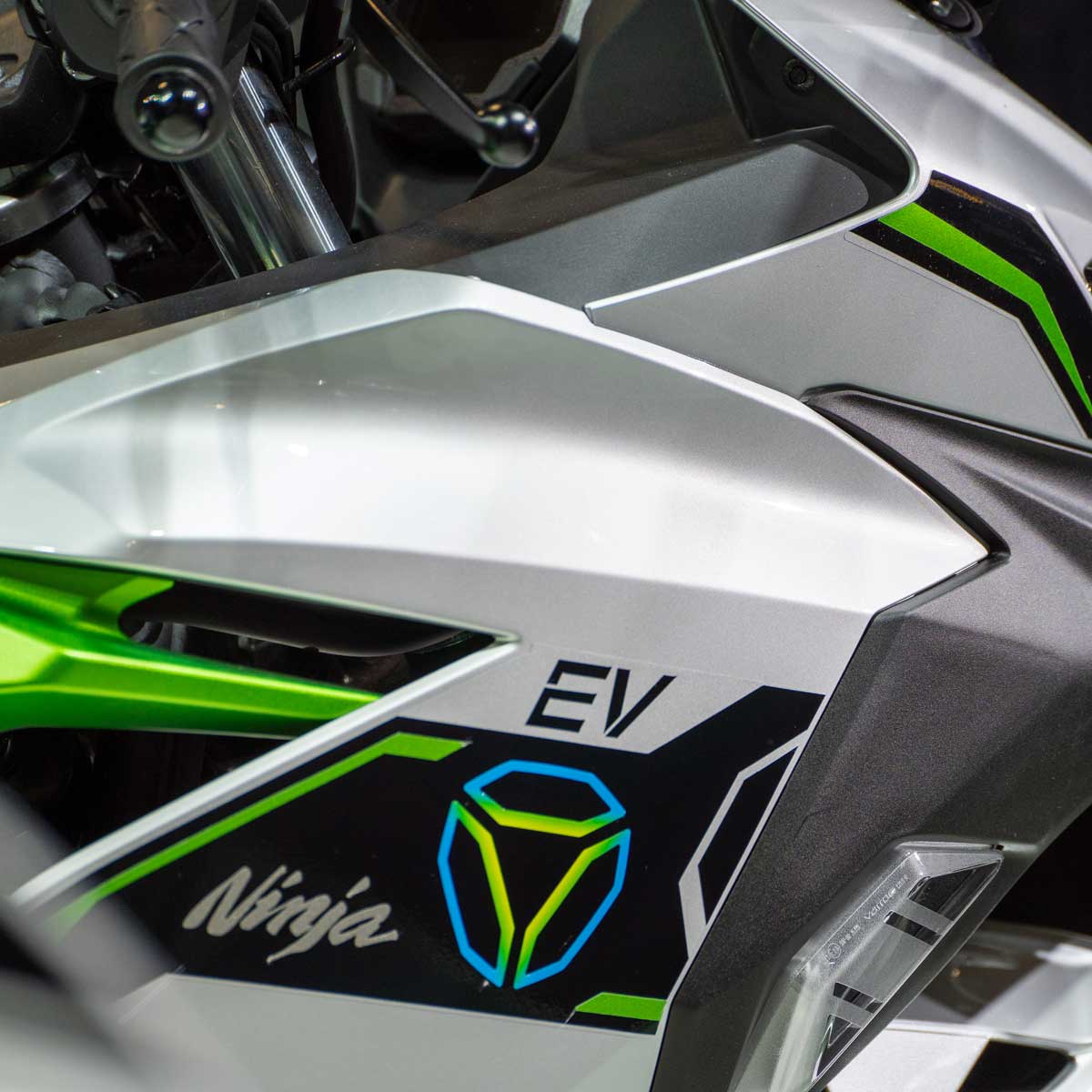 Kawasaki_Italia's tweet photo. Nuova Kawasaki Ninja EV: la rivoluzione carbon neutral ha un DNA sportivo. ⚡
#NinjaEV #GoWithGreenPower https://t.co/SVagvPnjoM