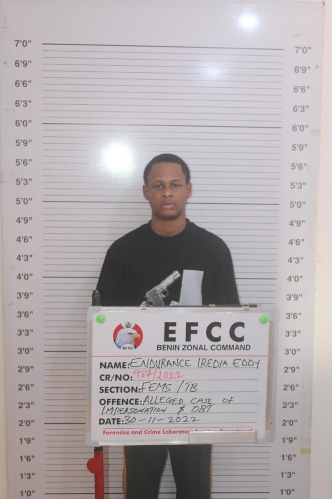 officialEFCC's tweet photo. EFCC Arrest 19-Year-old for Alleged £450,000.00 Fraud

The Benin Zonal Command of the Economic and Financial Crimes Commission, EFCC, has arrested one Iredia Endurance for alleged fraud. https://t.co/DzZGTa6pdh