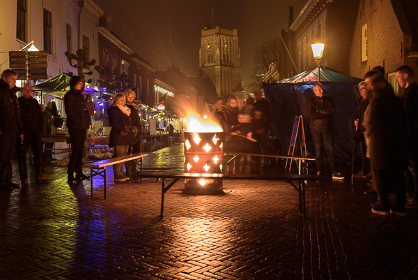 De kerstsferen opzoeken? Dan moet je zaterdag naar Winter Wonder Woudrichem! ❄️🌟

Van een levende kerststal naar een lampionnenoptocht voor kinderen en warme haardvuren waar glühwein en andere lekkernijen te verkrijgen zijn. 🎄 

Meer informatie? vestingdriehoek.nl/agendas/winter…