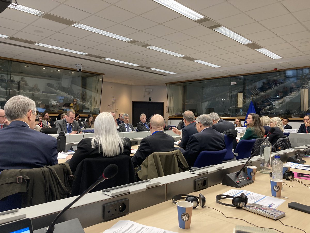Perrin_Cam's tweet photo. “I don’t care about labels, people only look at price”. “My kid is a vegetarian and that’s my biggest failure”. “We are already sustainable”. 
Some of the statements heard at today’s 🇪🇺🇺🇸 event on agriculture.
(we definitely need more civil society organizations in the room!) https://t.co/5IKNeMRkEl