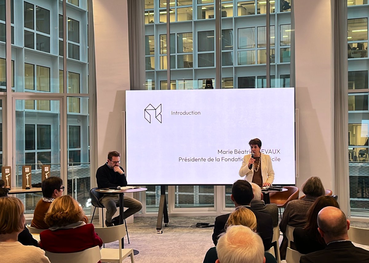 Trophées de la #FondationDuDomicile | La présidente de <a href="/Dom_et_Cit/">Fondation du Domicile</a> <a href="/MB_Levaux/">MarieBéatrice Levaux</a> lance officiellement la 2ème cérémonie de remise des trophées à <a href="/PariSanteCampus/">PariSanté Campus</a>, animée par <a href="/MSouquiere/">Mathieu Souquiere</a> 

#domicile #innovation #citoyen #prix <a href="/Fepemfr/">Fepem</a>  <a href="/iperia_institut/">IPERIA</a> <a href="/EFFE_EU/">Family Employment-EU</a> #IrcemGroupe