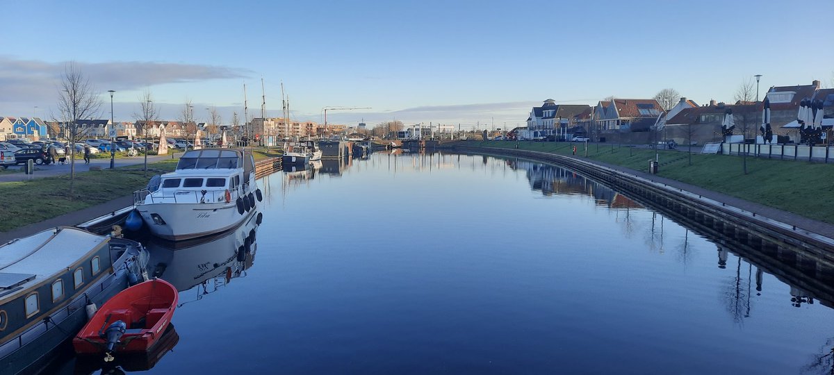 MoBeEms's tweet photo. Wat een prachtige ochtend was het hier in #Harderwijk .

#haven #stadshaven #stadsboulevard #roots #lekkernijen. https://t.co/mPj1upPDLt