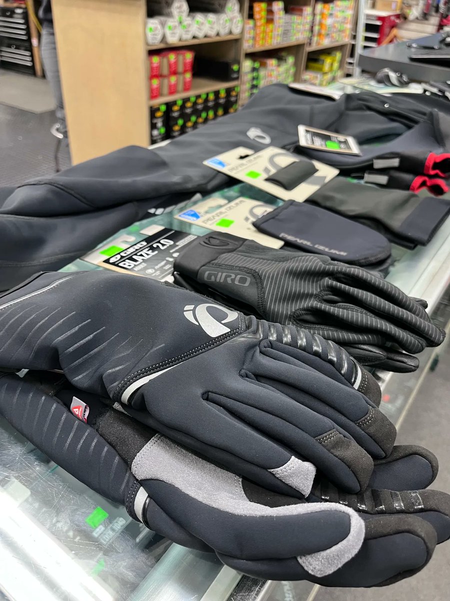 CampusCyclery's tweet image. Just because it’s cold doesn’t mean you can’t ride your bike! We’ve got everything you need to suit up this winter and get out on a ride! #campuscyclery #winterkit