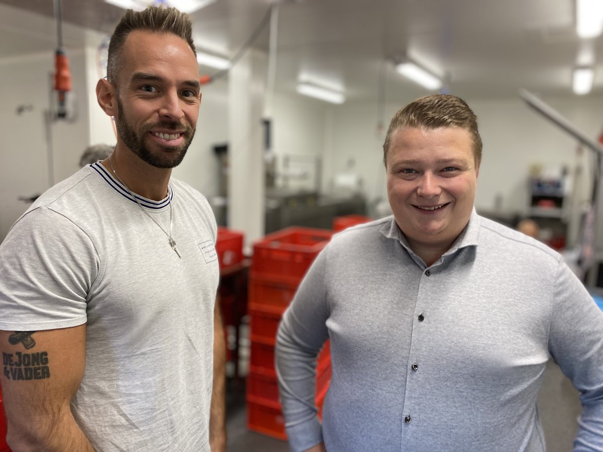 SlagersV's tweet image. 'MET DIT INSTAPMODEL KRATTENWASSER VOLDOEN WE AAN EEN GROTE BEHOEFTE'

"Wij kregen heel vaak de vraag: ‘Maken jullie ook machines waarmee we honderd tot 200 kratten per uur kunnen reinigen?’ Daarop zijn we aan de slag gegaan."

slagersvak.biz/nl/nieuws/28-1…