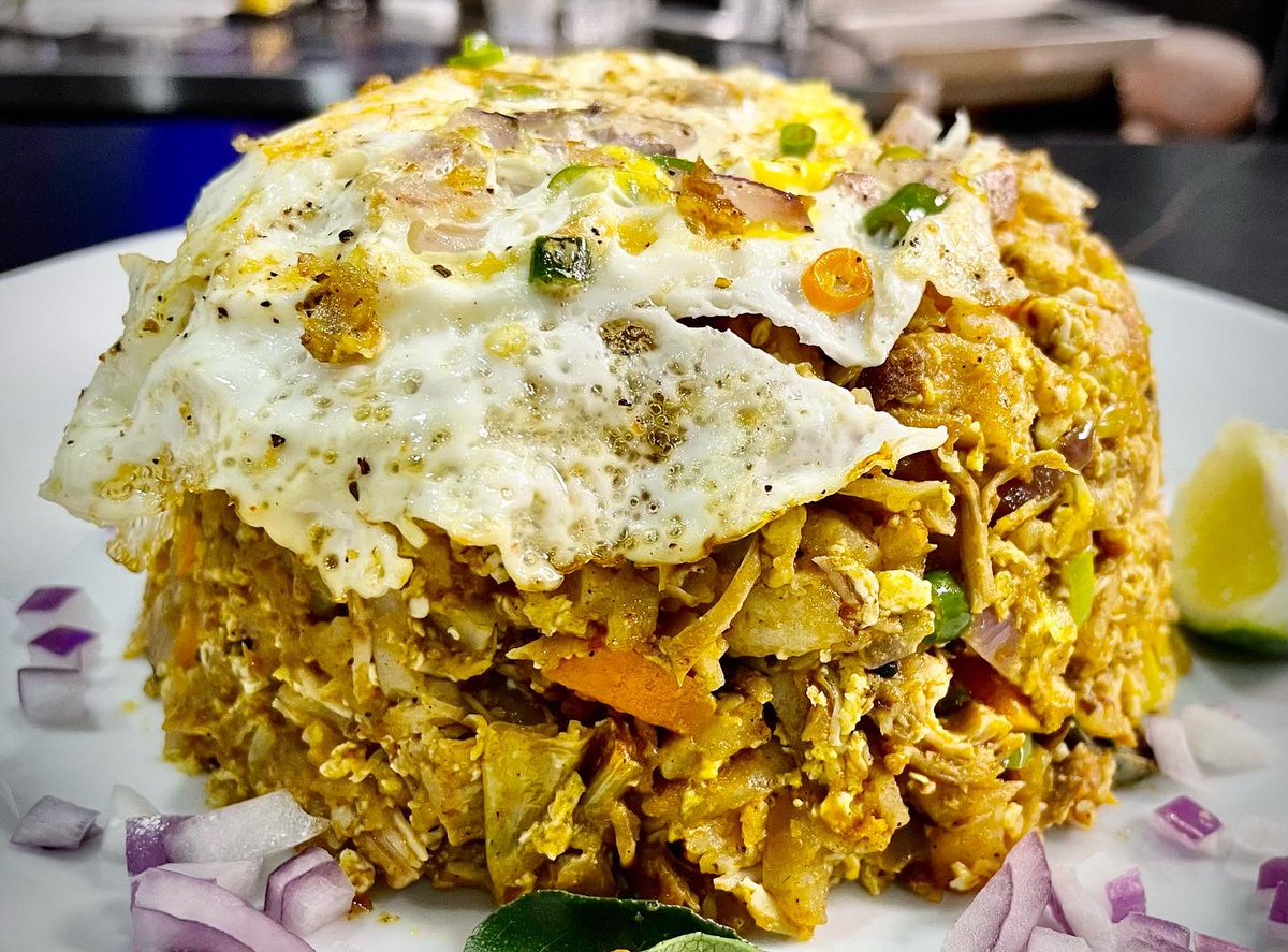 TorontoFoodBlog's tweet image. Chicken Kothu Roti at Fusion Kitchen (2344 Danforth Ave). Nice addition to the #DanforthVillage ‘hood, they met our request for extra spice. Laden with chillies, chook and a fried egg on top. This qualifies as #lunchunder10bucks as part of their Wednesday specials 🇱🇰 🌶️