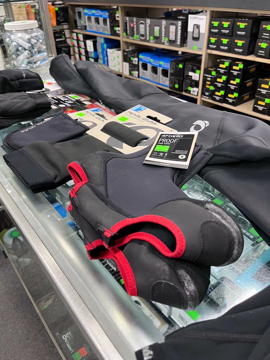 CampusCyclery's tweet image. Just because it’s cold doesn’t mean you can’t ride your bike! We’ve got everything you need to suit up this winter and get out on a ride! #campuscyclery #winterkit