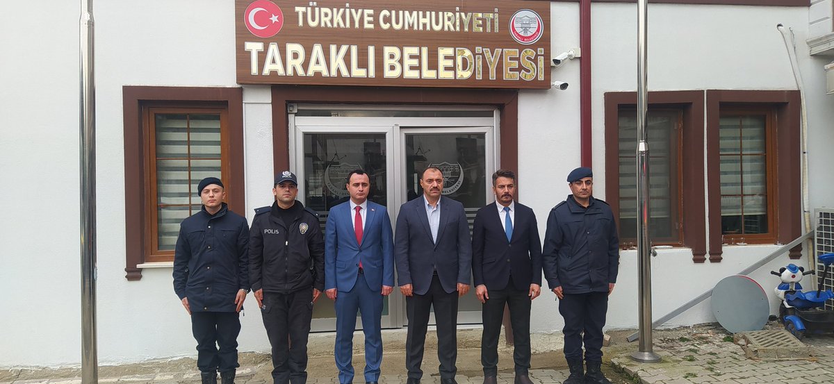 TarakliKaymakam's tweet photo. Sn. Valimiz, halihazırda tadilat gören Hacı Atıf Hanı Öğretmenevi ve Taraklı Çok Programlı Anadolu Lisesinde incelemelerde bulundu. Akabinde İlçe Belediyemizi ziyaret edip ilçemizden ayrıldı. @haciismailogluh @SakaryaValiligi https://t.co/HrBv3nuhG1