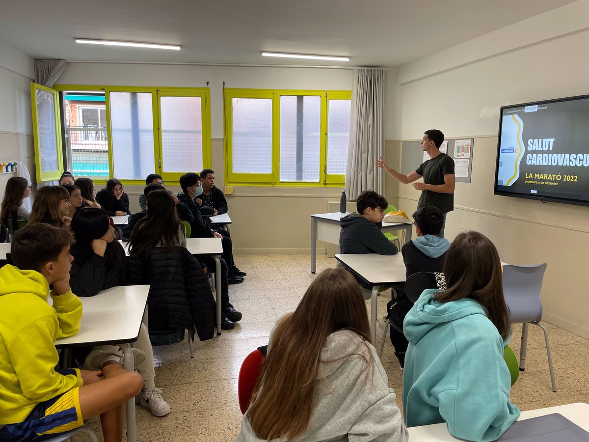 Escola_EMDN's tweet photo. Un curs més la nostra escola ha participat a la @la_marato !Els alumnes de #3rESO han format part de les xerrades que organitzen, aquest any, amb motiu de les malaties cardiovasculars. #escolaemdn #escolapetitagransomriure https://t.co/ftsDnF8vdK