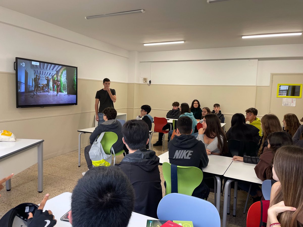 Escola_EMDN's tweet photo. Un curs més la nostra escola ha participat a la @la_marato !Els alumnes de #3rESO han format part de les xerrades que organitzen, aquest any, amb motiu de les malaties cardiovasculars. #escolaemdn #escolapetitagransomriure https://t.co/ftsDnF8vdK