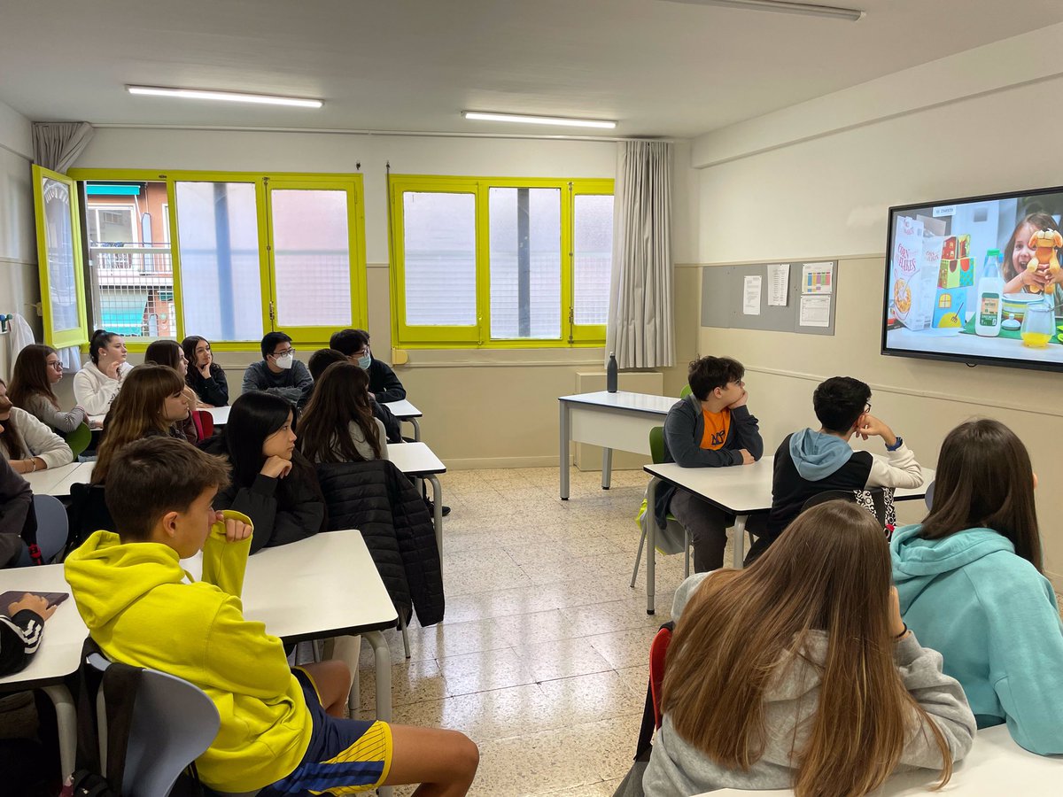 Escola_EMDN's tweet photo. Un curs més la nostra escola ha participat a la @la_marato !Els alumnes de #3rESO han format part de les xerrades que organitzen, aquest any, amb motiu de les malaties cardiovasculars. #escolaemdn #escolapetitagransomriure https://t.co/ftsDnF8vdK