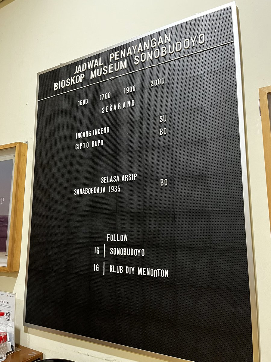 Main ke Museum Sonobudoyo karena tau lagi ada pameran sekalian nyobain bioskopnya. Mantap kali, pemutarannya ada tiap hari (kecuali Senin). Ada 2 show, jam 16 sama 19. Tiap Selasa ada program #SelasaArsip, muter film doku hitam putih gitu.

JAFF thn depan aku bawa massa ke sini!