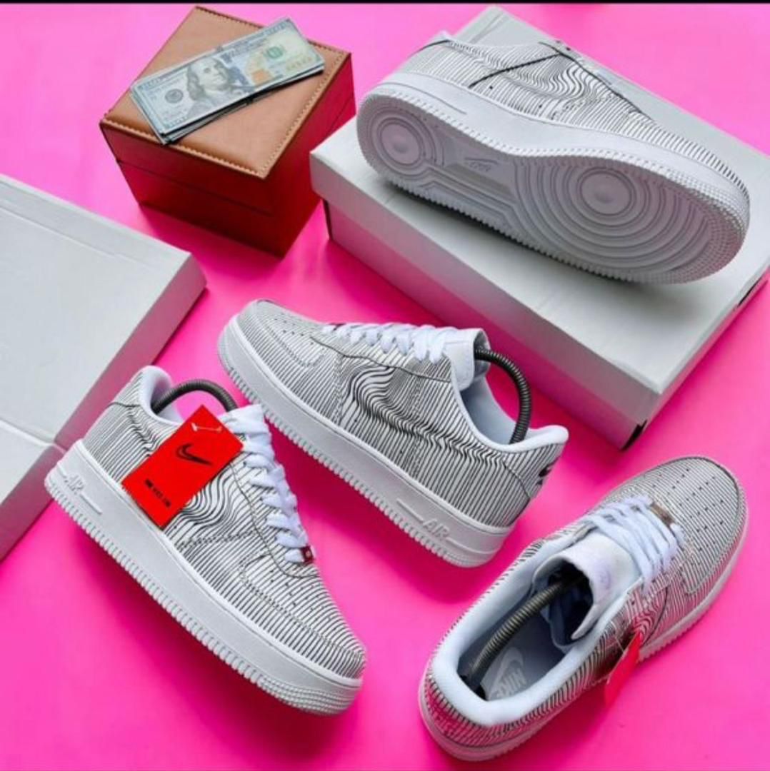 Sneakers_Boss's tweet photo. SNEAKERS (UNISEX)
SIZE 39-46
PRICE 16000
FULLY BOXED

DELIVER NATIONWIDE 🛍️
SEND A DM OR CALL 08050827216. https://t.co/paa59nmzke