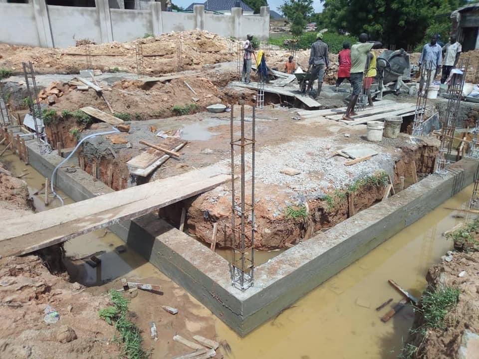 Ridwan67006158's tweet photo. Alasoroconstructionsltd  is made up of people with years of experience,unbeatable in design and general construction skills.
We have designed and built for kings &amp; queens and well-meaning people 
#AlasoroConstructionsltd
#LUXURYMAKER
#MAKINGHOUSINGAFFORDABLE 
#ExperienceBuilders https://t.co/fIxExzsKeV