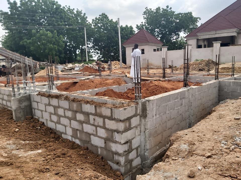 Ridwan67006158's tweet photo. Alasoroconstructionsltd  is made up of people with years of experience,unbeatable in design and general construction skills.
We have designed and built for kings &amp; queens and well-meaning people 
#AlasoroConstructionsltd
#LUXURYMAKER
#MAKINGHOUSINGAFFORDABLE 
#ExperienceBuilders https://t.co/fIxExzsKeV