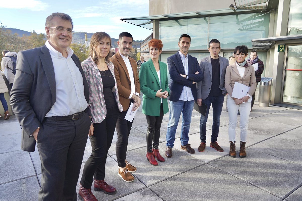 MaddalenIriarte's tweet photo. Hezkuntza sistema propio eta burujabeak nahi ditugu Euskal Herrian eta Katalunian.

Helburua argi dugularik Kataluniako hainbat aditurekin bildu gara @ehbildu ren ekimenez.

Zinez interesgarria! https://t.co/MRvAeDYwub