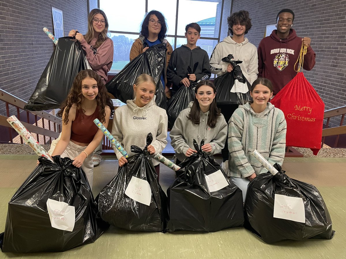In a world of excess, it’s so great to see the students of BHS excited to give back and sponsor 8 local children in the community to buy Xmas presents for through the BEACON program. #randomactsofkindness <a href="/BrunswickHSSC/">Brunswick Student Council</a> <a href="/Yoho_RoaderBiz/">Mr. Yoho</a> @BerryFCPS