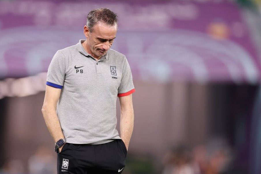 FabrizioRomano's tweet photo. Paulo Bento leaves South Korea — it’s now official and confirmed. Excellent job and relationship with the players, focus will be on new chapter soon. 👋🏻🇰🇷 #Qatar2022 https://t.co/Kt3npW2l0i