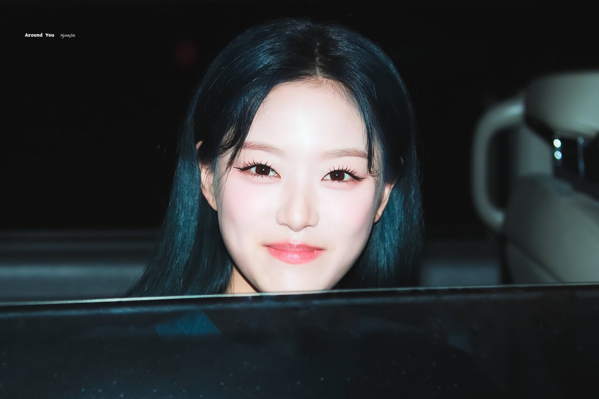 Around_HyunJin's tweet photo. 221121 🐱

#이달의소녀 #LOONA #현진 #HyunJin

@loonatheworld https://t.co/BOZoj8jteT