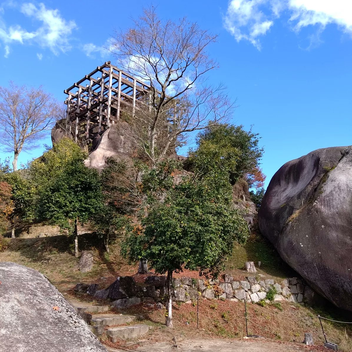 jcn6tt5's tweet photo. ●苗木城
❬岐阜県中津川市❭
巨石に築かれた山城 https://t.co/3P9YoYkk6X