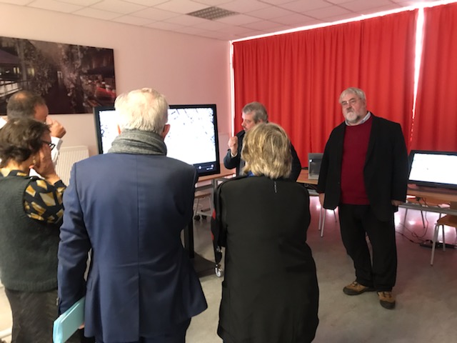 MSHValdeLoire's tweet photo. #Europe
La MSH Val de Loire a accueilli ce matin le Président @fbonneau @RCValdeLoire et la commissaire européenne @ElisaFerreiraEC pour une présentation des projets autour du programme @ARD_IPat co-financés grâce aux fonds 🇪🇺 #FEDER https://t.co/RybfjzDJ7r