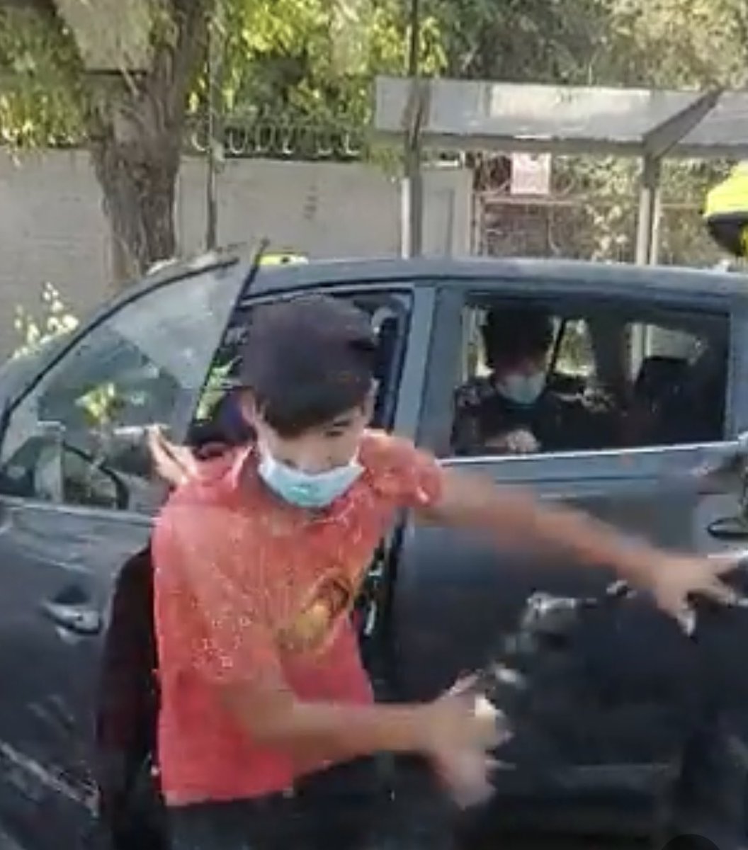 Jimoya82's tweet photo. #ATENCION quiere saber si le van hacer un portonazo o encerrona?

Fíjese si los integrantes del vehículo:

☑️ Menores de edad 
☑️ Utilizando gorros 🧢 
☑️ Utilizando mascarillas dentro del auto https://t.co/U0XmRNumnB