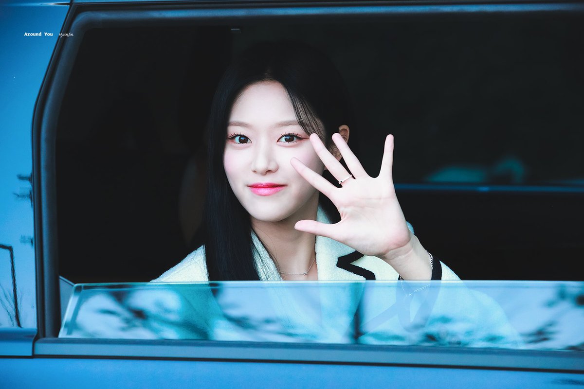 Around_HyunJin's tweet photo. 221125 🐱

#이달의소녀 #LOONA #현진 #HyunJin

@loonatheworld https://t.co/fSLVGAXIJn
