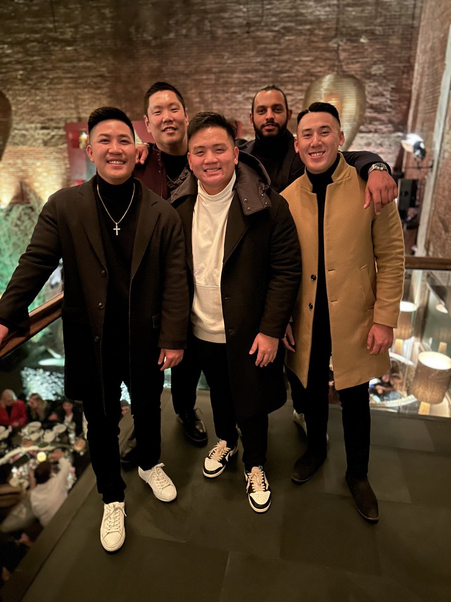 ThumblessCovert's tweet image. Went to New York for the first time to celebrate my best friends engagement. NY definitely did not disappoint. Can’t wait to go back