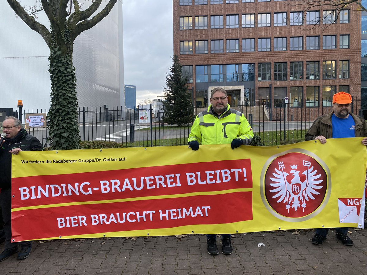 michael_muell80's tweet photo. Heute in #Frankfurt. Die Beschäftigten bei #Binding kämpfen um ihre Jobs. Eines ist klar: #bindingbleibt! https://t.co/mmAUzpSXOw