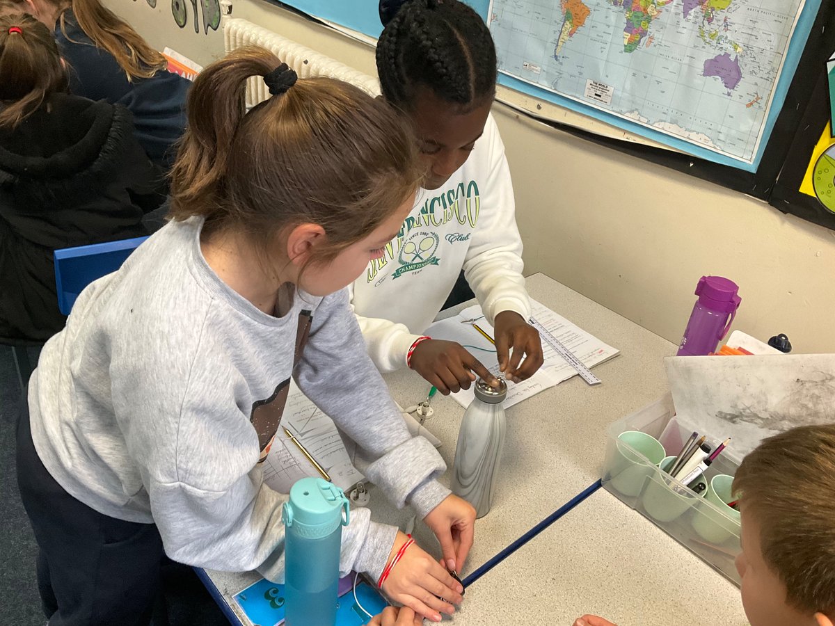 Vernon56KS2's tweet photo. In Science, we are using scientific equipment and making careful observations to learn about conductors and insulator! #VPPScience https://t.co/od3kajR3s7