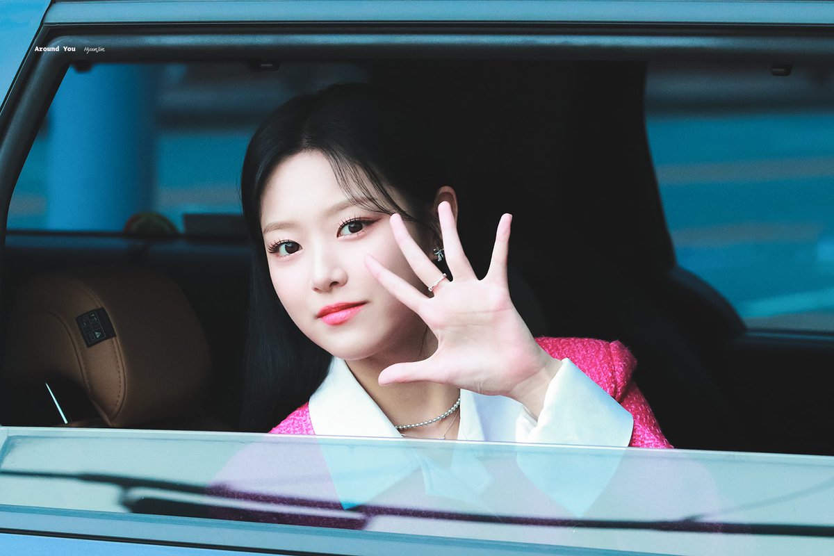 Around_HyunJin's tweet photo. 221129 🐱

#이달의소녀 #LOONA #현진 #HyunJin

@loonatheworld https://t.co/pSvVP0Yqve