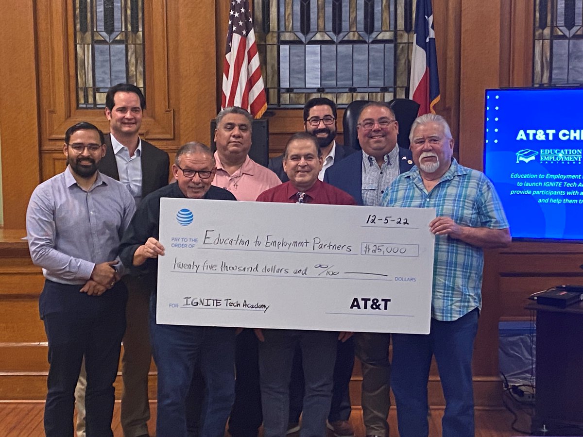 Proud to share AT&T’s $25K contribution to Education to Employment Partners to improve workforce training & development for residents of #BrooksCounty & @CofFalfurrias. This will help increase access to education & training for individuals transitioning to the IT sector.