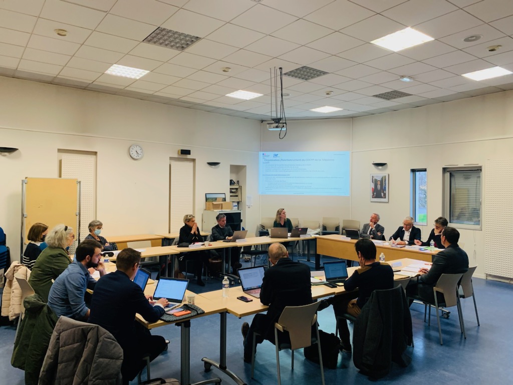 ars_pdl's tweet photo. Mise en place de la commission départementale de coordination des politiques publiques de santé #Mayenne clôturant ainsi l’installation des cinq #CDCPP en région #paysdelaloire
Prochaine réunion du groupe de travail pour établir le diagnostic & le plan d’action #prevention #sante https://t.co/jijsHEwYg9