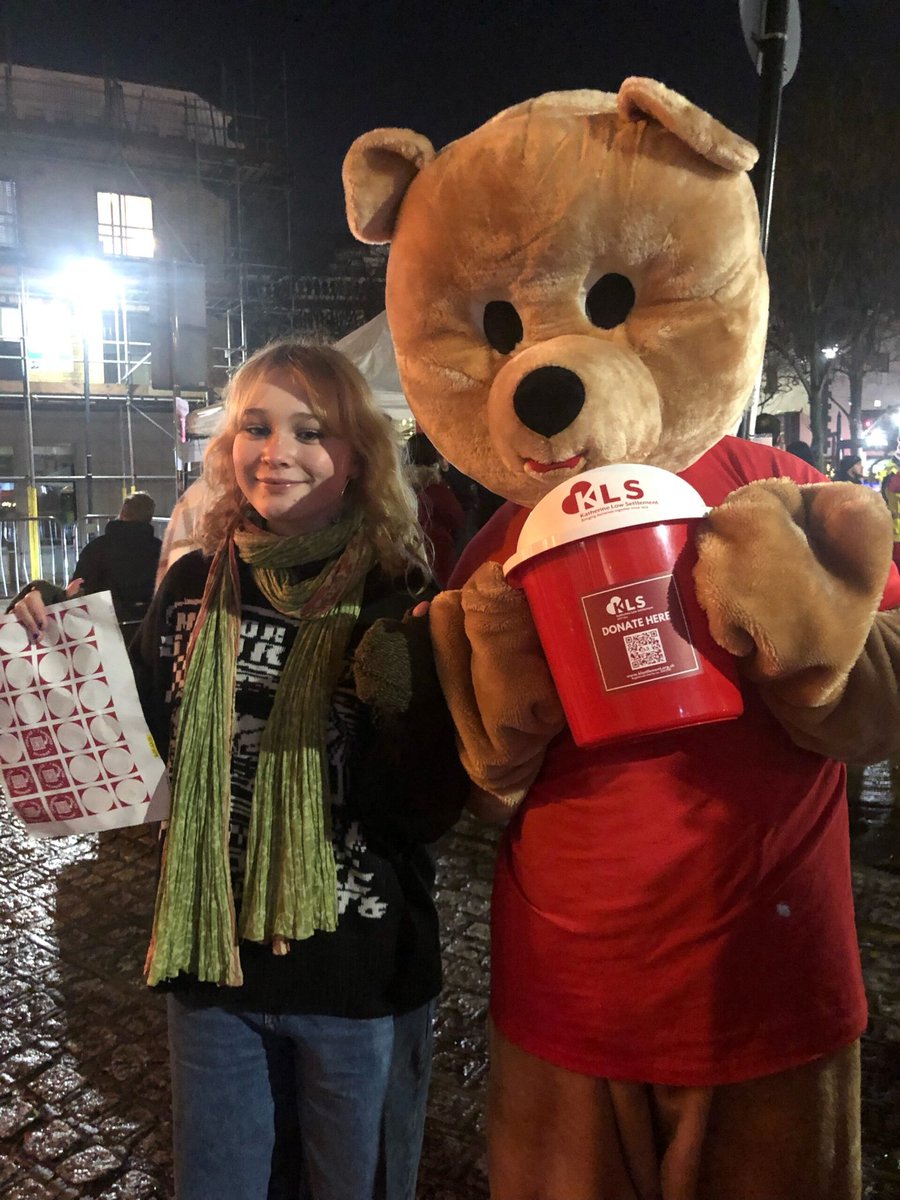 Tonight is Carols in Battersea Square, 6.30pm-7.30pm.Chelsea Pensioners will be turning on the lights,local choirs will be singing your favourite carols,free hot chocolate and santa hats for the children, mulled wine for the adults!Say hello to Father Christmas and the KLS bear!