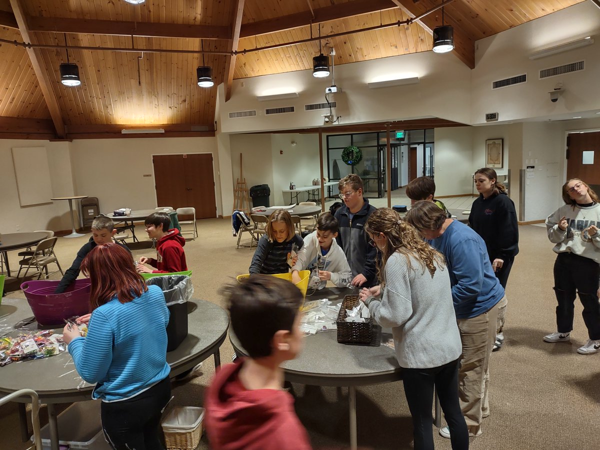 RLC_Indy's tweet photo. Over the last couple of months, RLC people colored "happy winter break" cards to share w/ #kids who receive food from RLC's Weekender Backpack Ministry. On Sun 12/4, RLC's #youth made treat bags using these cards. Thanks to all who helped color 360+ cards! https://t.co/m6Te1mfpYO