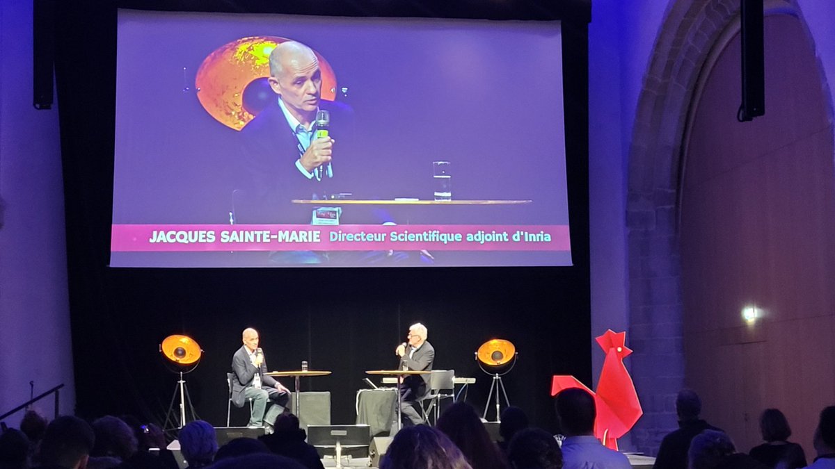 EmmaMrcd's tweet photo. À la #DigitalTC, Jacques Sainte-Marie explique le paradoxe environnemental et numérique "Et si le #numérique était à la fois le problème et la solution ?" 🔋🌱 https://t.co/mmvJX3mkMu