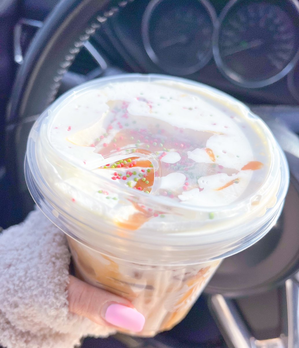 My current obsession! Sugar cookie latte w/oatmilk, vanilla sweet cream cold foam &amp; caramel drizzle 💖