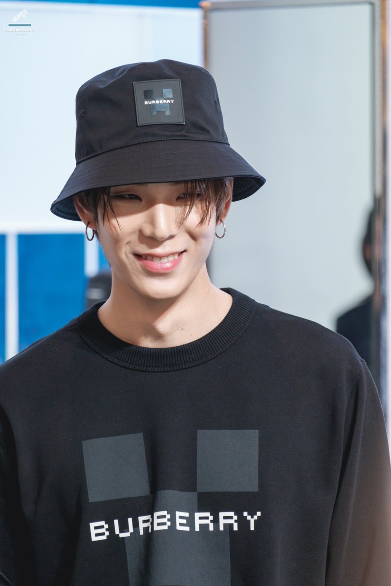 พิเจหล่อสุดๆ

#BurberryMinecraft 
#Burberry 
#JAYLERR