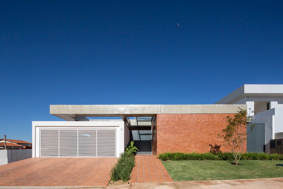 retokommerling's tweet photo. #ComoEnCasaEnNingunSitio _
Casa Malva diseñada por Bloco Arquitetos
Fotografías :Joana França
#Arquitectura #Architecture https://t.co/2WZWUETQiH